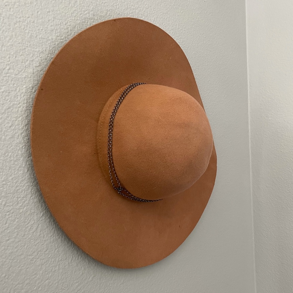 Tan felt hat